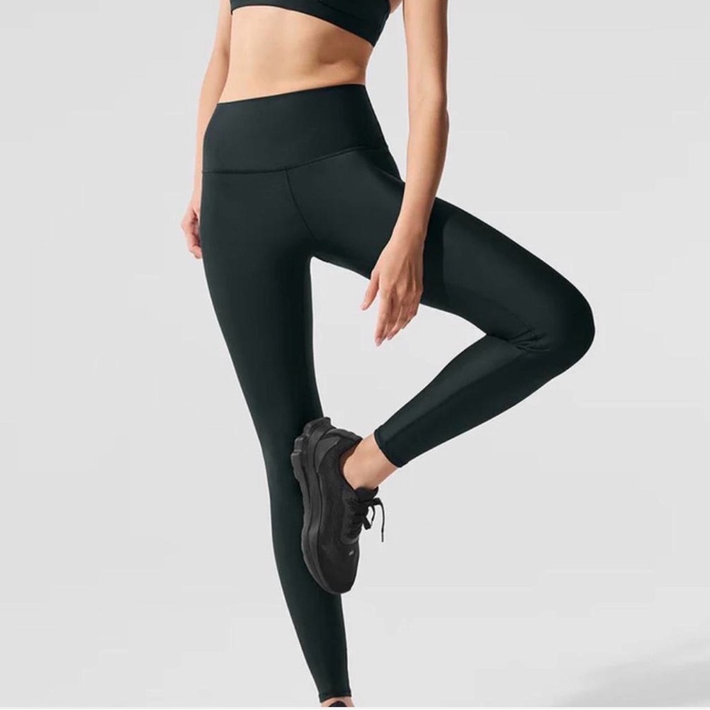 Alo Yoga Charcoal Green Airlift 7/8 Leggings - Size Medium NWT - Picture 2 of 5